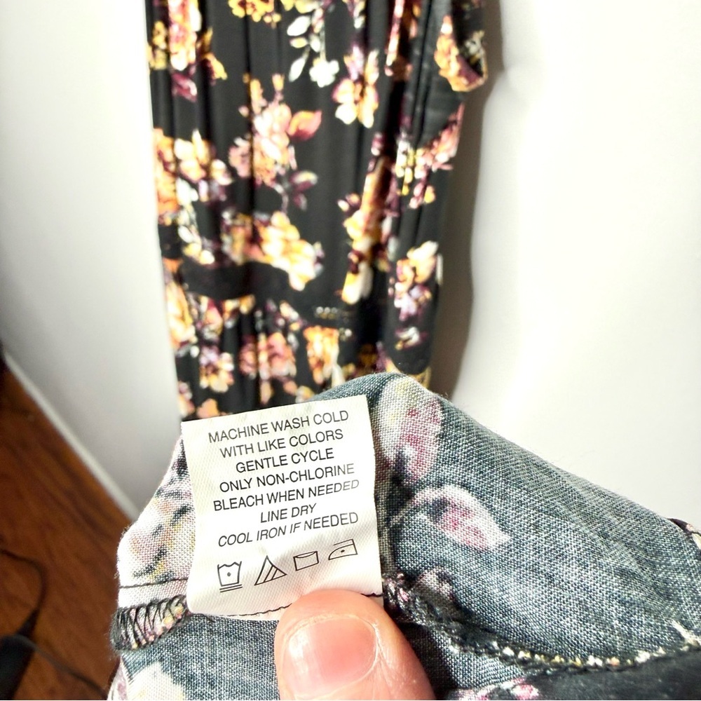 Eyeshadow Black and Floral Print Sleeveless Midi Dress Size Small - Picture 8 of 13